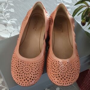 Vionic Women's Leather Coral Ballet Flats 7